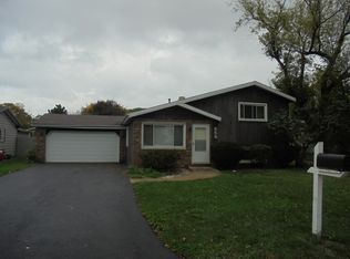 555 Hickory St, Mundelein, IL 60060