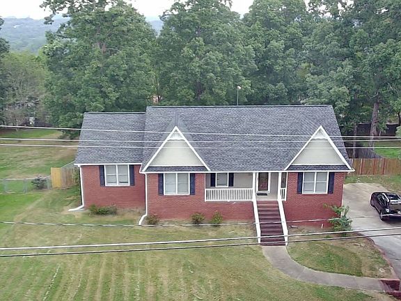2nd image of 692 Oak St