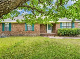 921 Willowbrook Dr, Hinesville, GA 31313