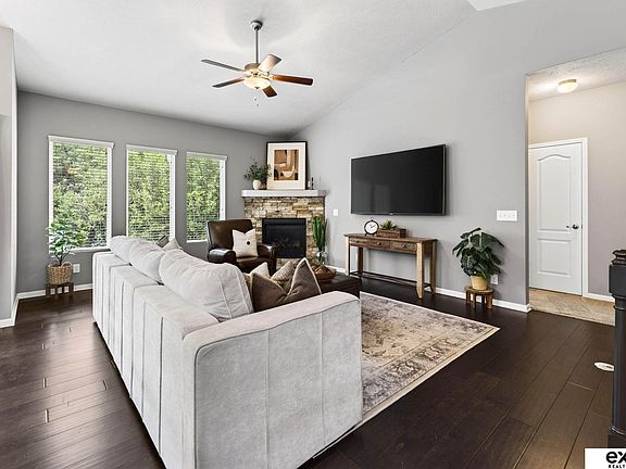 4th image of 8022 S 190th St