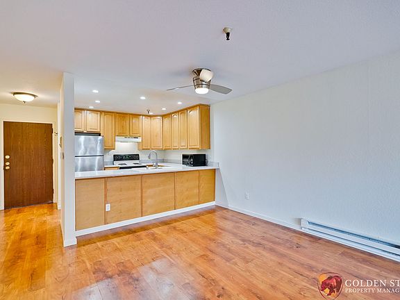 3rd image of 725 Mariposa Ave APT 201