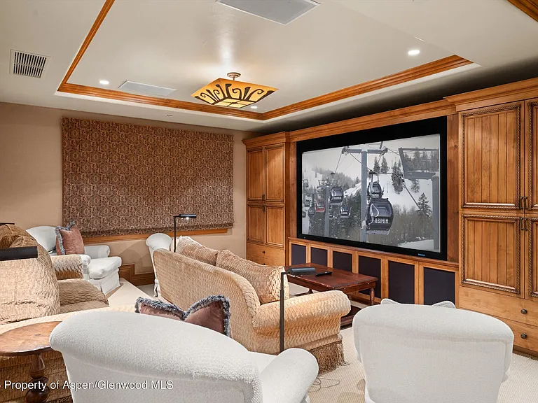 691 Pfister Dr — Photo 36