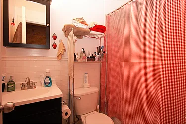 Rented by R New York