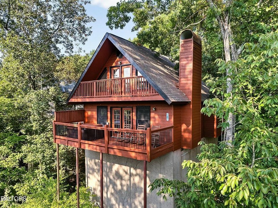 1st image of 325 Woodridge Way