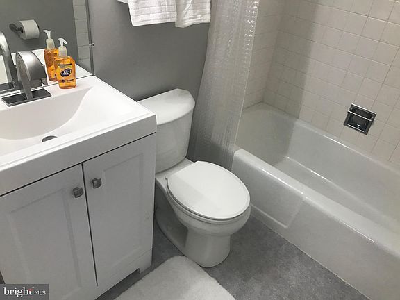 5th image of 4515 Willard Ave APT 2005S