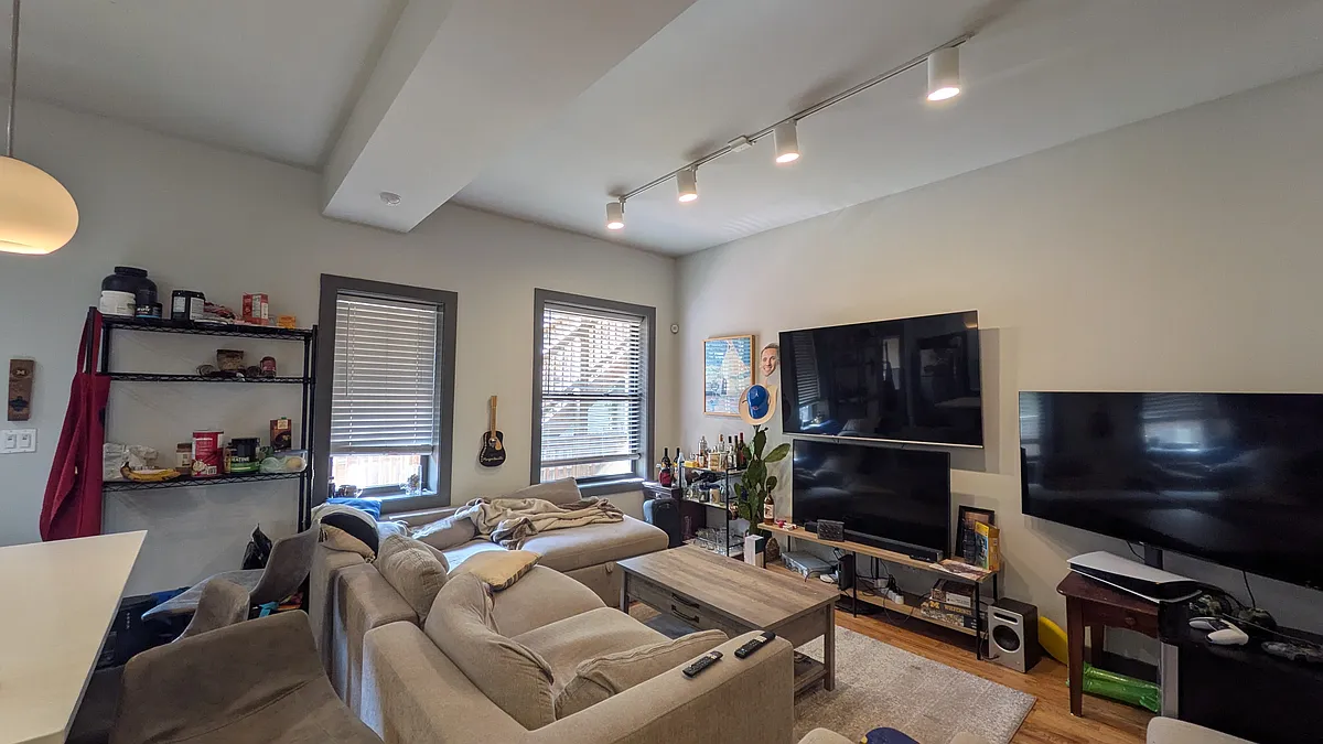 Building Photo - 2850 N Seminary Ave #1