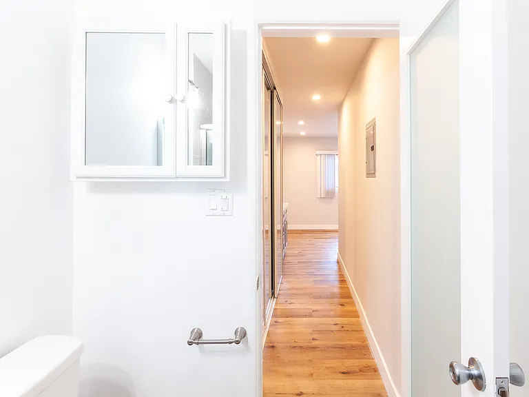 4848 Saint Charles Pl #4 — Photo 7