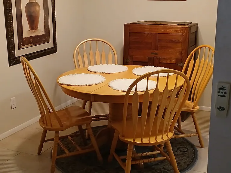 A veiw of the dining area from the living room.
