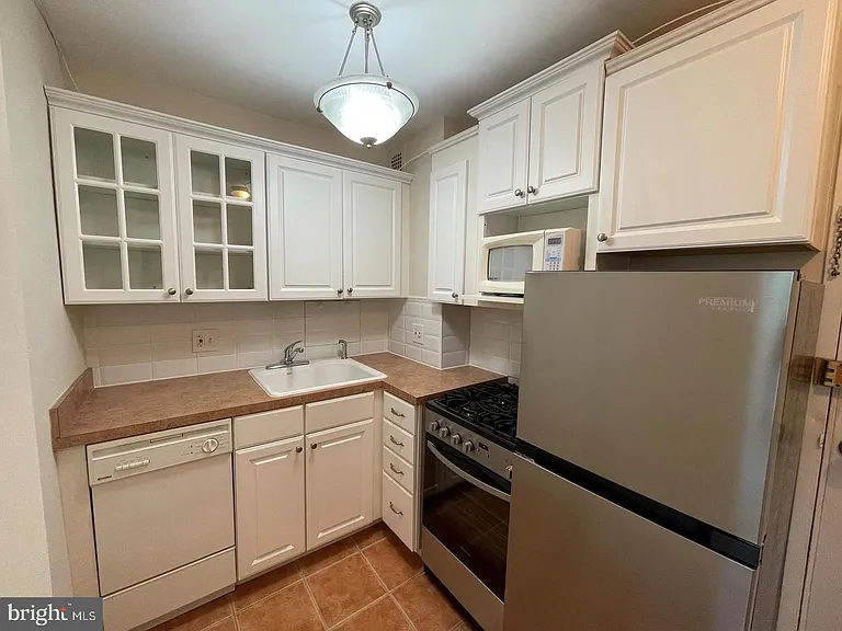 2800 Wisconsin Ave NW #306 — Photo 3