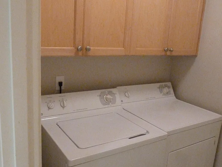 587 Elma Ave NE — Photo 8