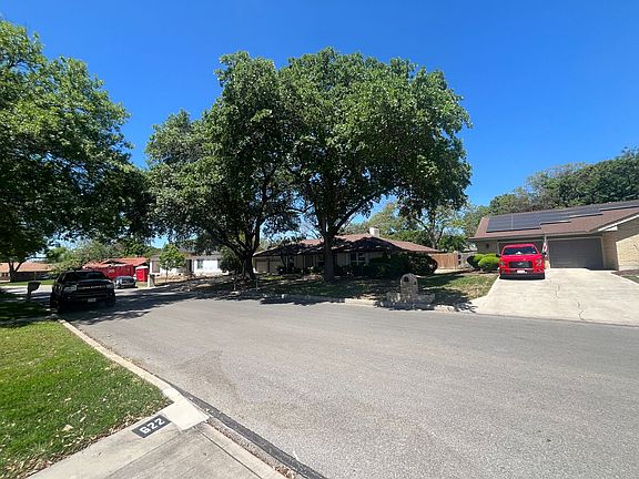 2nd image of 621 Balfour Dr