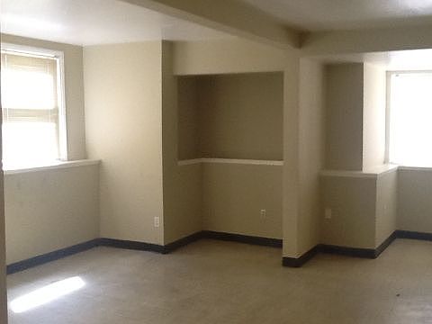3rd image of 423 E Magnolia St