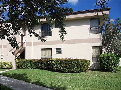 2nd image of 2675 Carambola Cir N