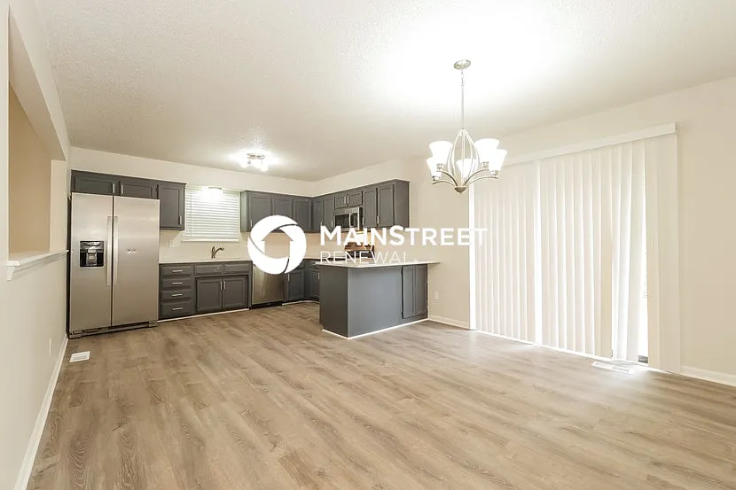 7037 N Holmes St — Photo 4