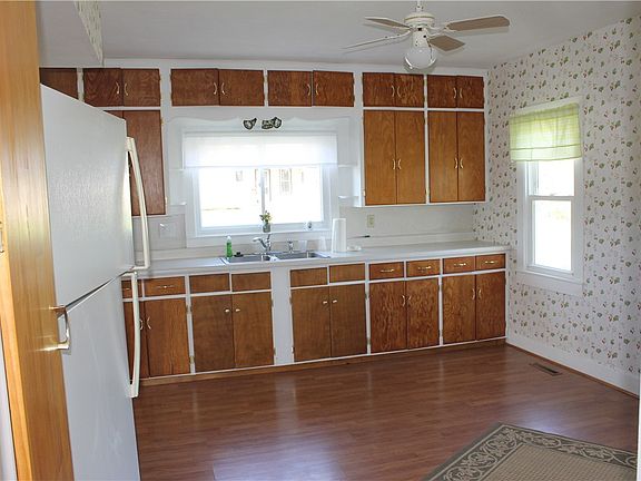 2nd image of 5327 Eagle Harbor Rd