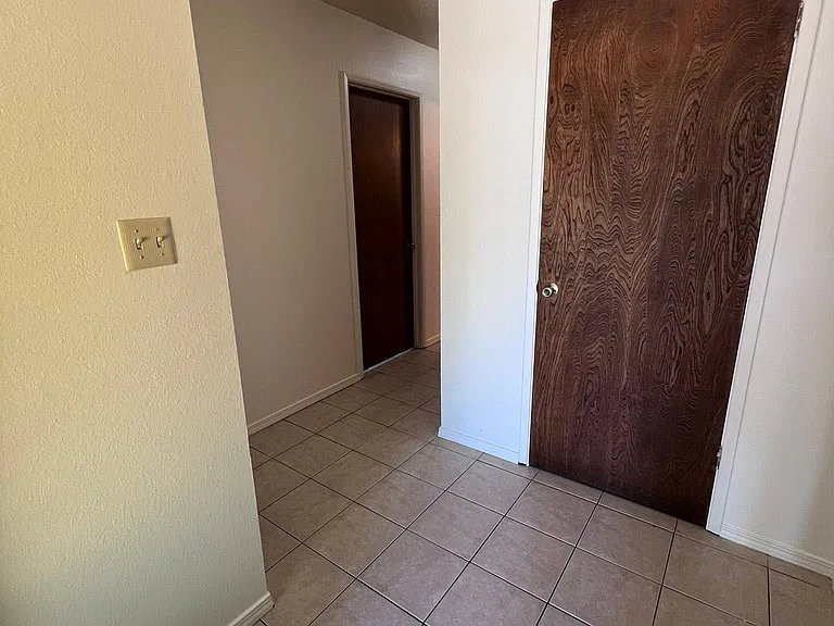 1322 Rose Ave — Photo 3