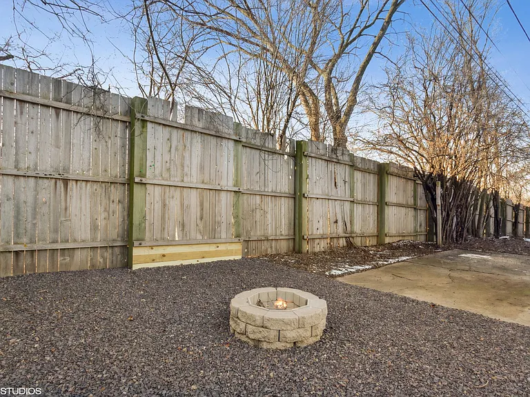 810 S Jackson St — Photo 22