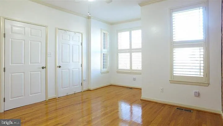 1209 E St NE — Photo 16