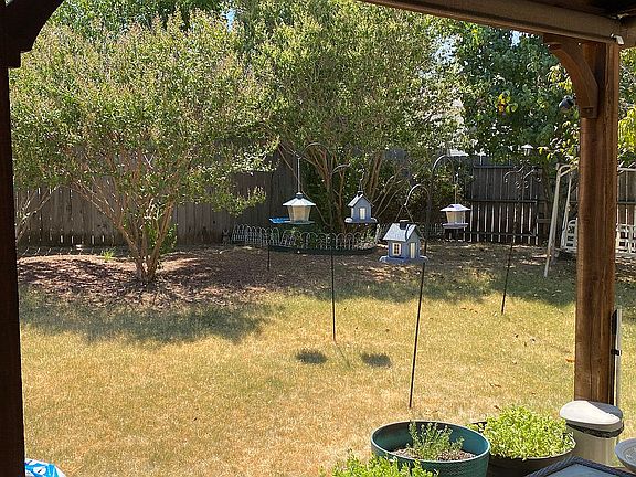 4th image of 2633 Clear Brook Dr