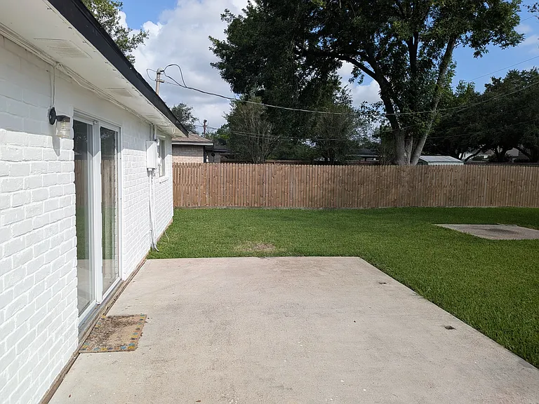 210 Brigadoon Ln — Photo 5