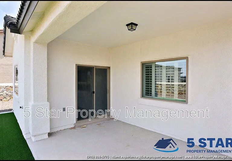 945 Penrith St — Photo 37