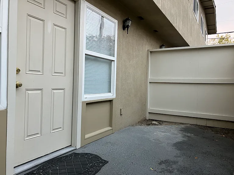 145 E 12th St — Photo 22
