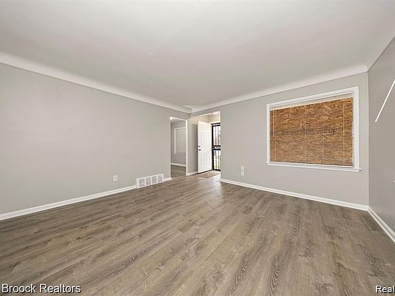 5th image of 19712 Lahser Rd