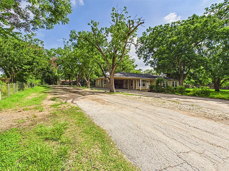 1922 Abilene St — Photo 2