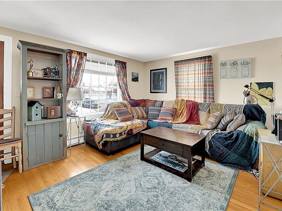 5th image of 57 Faith St
