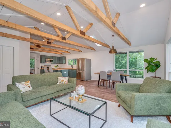 119 Cub Run Ln, Harpers Ferry, WV 25425