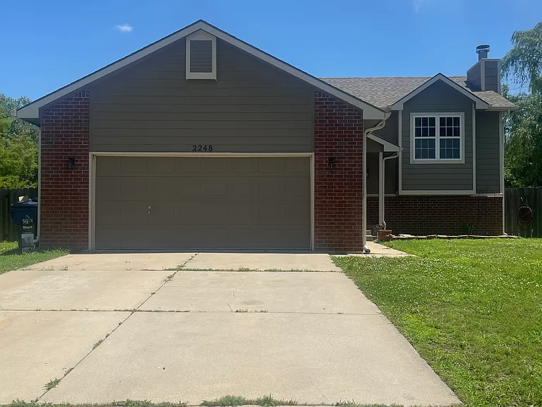 2248 N Horseshoe Cir — Photo 1