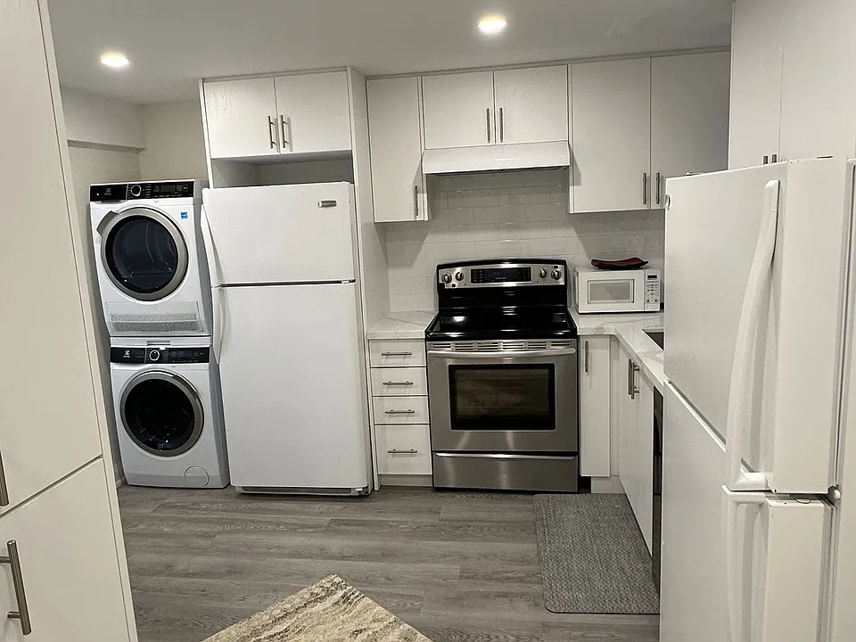 2389 Morrison Ave #BASEMENT
