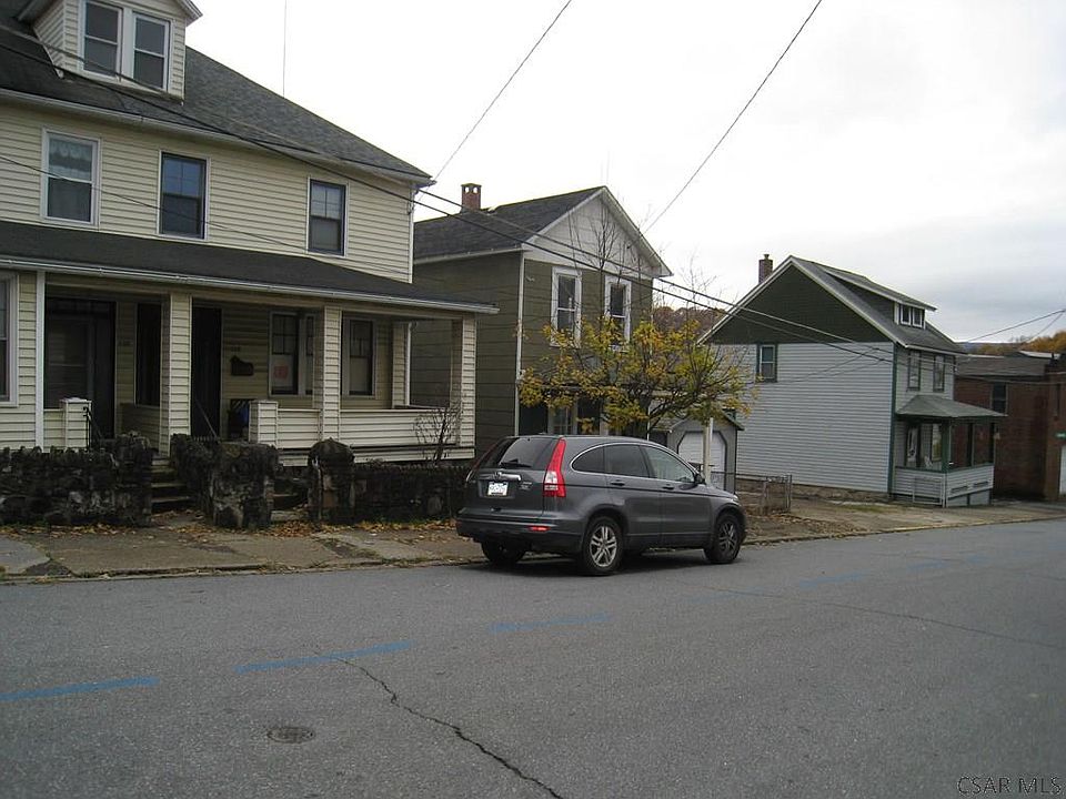2nd image of 126 Hudson St