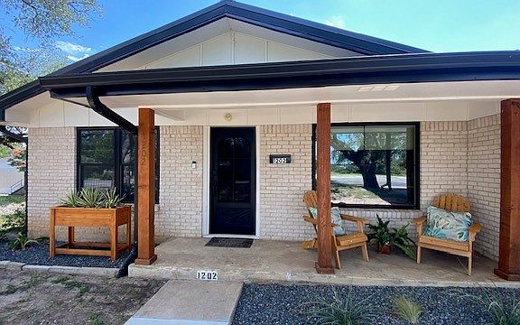 2nd image of 1202 Nix Rd