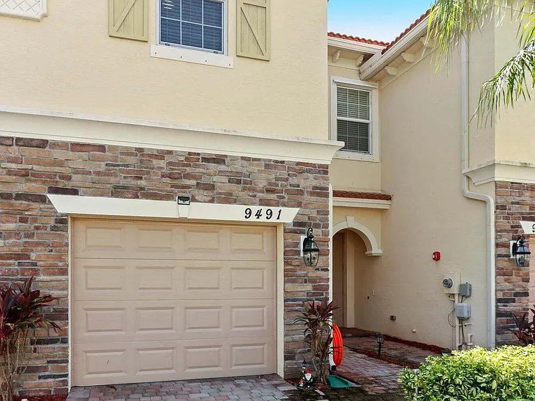 9491 SW Merlin Ct — Photo 4