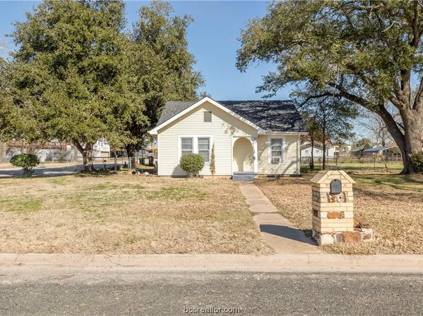 1301 Cedar St, Hearne, TX 77859