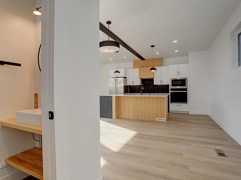 980 Utica St — Photo 7