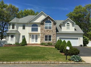 47 Justin Cir, Port Jefferson Station, NY 11776