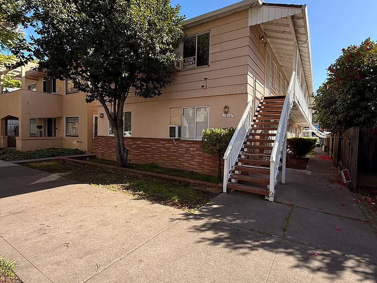 1616 S St #6 — Photo 10