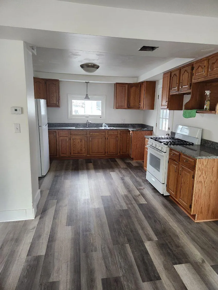 4 bed, 1644 sqft, $1,400 — Photo 3
