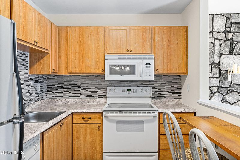 3rd image of 19 Kensington Square