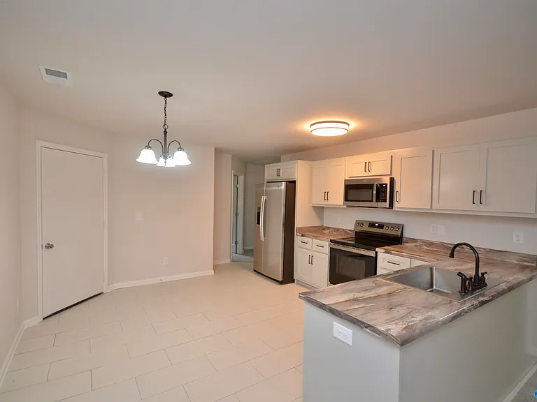 160 Swansea Ln — Photo 3
