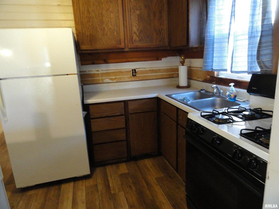 2nd image of 730 12th St W