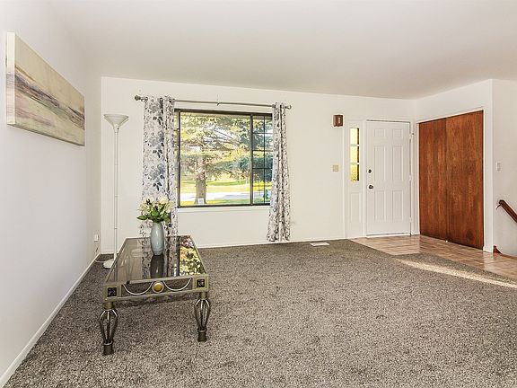 4th image of 2305 Bayside Dr