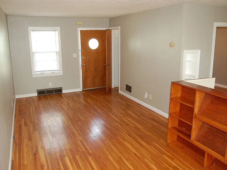 2620 Sumner St — Photo 4