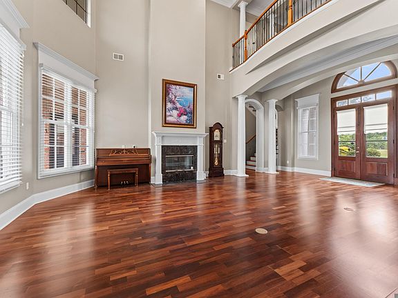 3rd image of 15425 Victory Hill Ct
