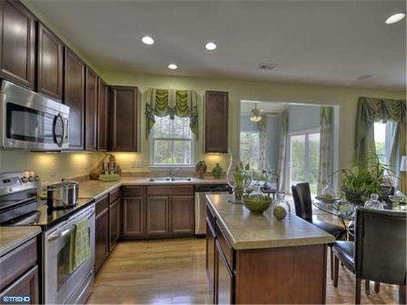 3rd image of 1050 Tiger Lily Dr