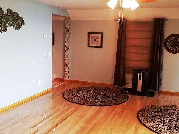 3rd image of 2851 E Erie Ave