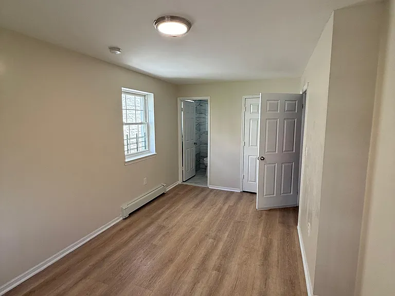1051 Cauldwell Ave #1 — Photo 9
