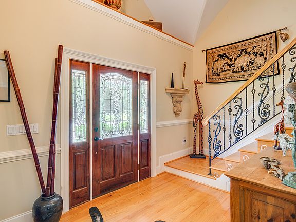 3rd image of 553 Stover Rd